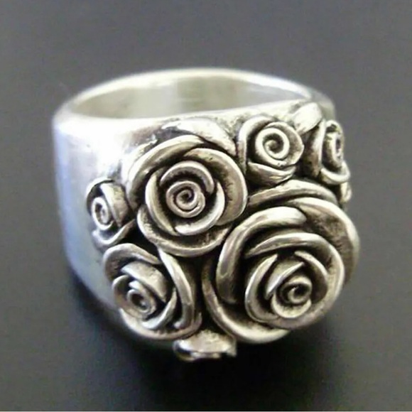 Floral Silver Ring with Rose Design - Picture 3 of 6